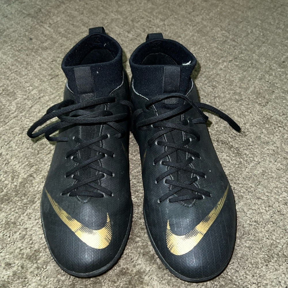 Mercurial indoor soccer shoes